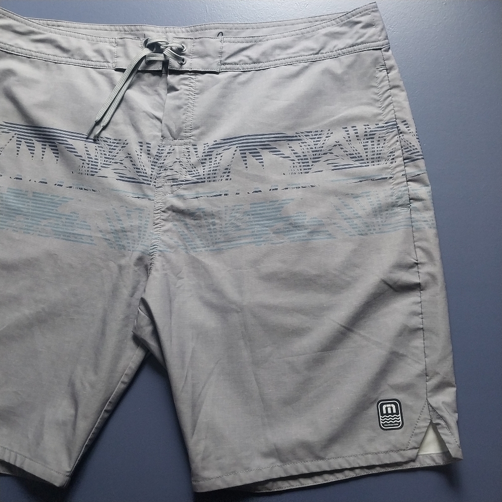 Travis Mathew Board Shorts Size 40 - Picture 2 of 14